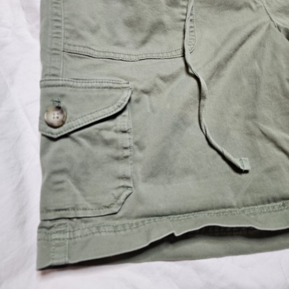 L.L. Bean Womens Favorite Fit 9" Cargo Shorts w/Drawstring Olive Army Green sz 6 - Picture 5 of 7